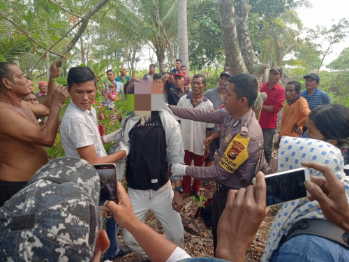 Seorang Pemuda Ditemukan Tewas Gantung Diri Di Pohon Karet